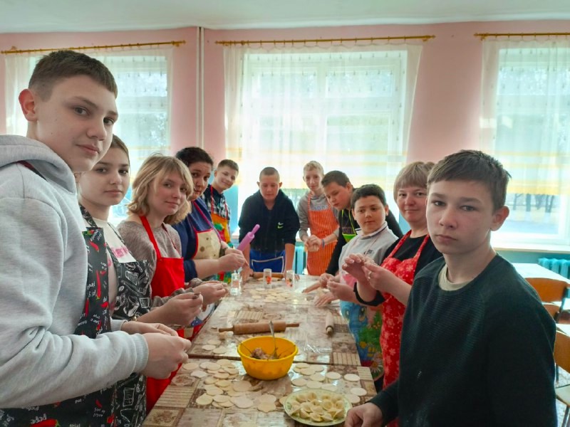 Мастер-класс по лепке пельменей..