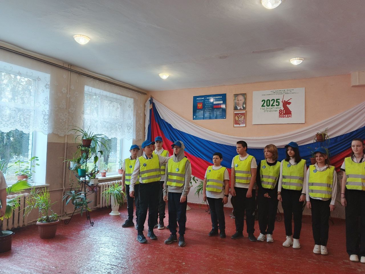 агитбригада отряда ЮИД &amp;quot;Патруль&amp;quot; с новой программой &amp;quot;У ПДД каникул нет!&amp;quot;.